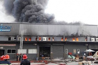 Cháy kho hàng của Tiki gần sân bay Tân Sơn Nhất 