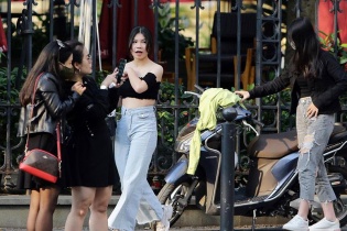 Hà Nội: Nhiều người dân ra đường thể dục, đi dạo dù chưa hết hạn giãn cách xã hội