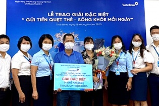 VietinBank Thái Bình trao Giải Đặc biệt “Gửi tiền quẹt thẻ, sống khỏe mỗi ngày” 
