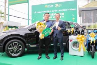 OCB trao thưởng xe ô tô CRV cho khách hàng tại Bình Dương