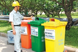 Từ năm 2024, hộ gia đình, cá nhân không phân loại rác thải có thể bị từ chối thu gom
