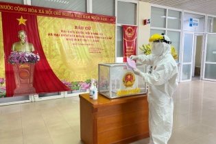 Gần 3.000 cử tri bầu cử tại hai bệnh viện đang bị cách ly