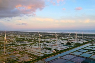 Hacom Holdings đưa vào vận hành nhà máy điện gió trên đất liền lớn nhất Đồng bằng sông Cửu Long