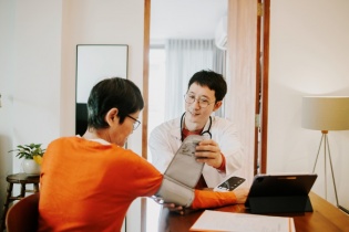 FWD tiên phong mang đến dịch vụ chăm sóc phục hồi miễn phí cho khách hàng