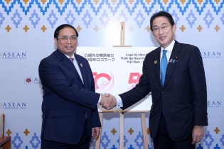 Thủ tướng Phạm Minh Chính gặp Thủ tướng Nhật Bản Kishida Fumio