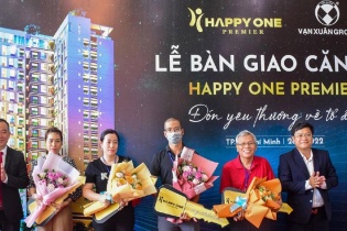 Happy One Premier chúc mừng cư dân đầu tiên nhận bàn giao căn hộ