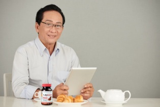 Xóa nỗi lo đột quỵ cho người lớn tuổi với món quà từ xứ sở mặt trời mọc