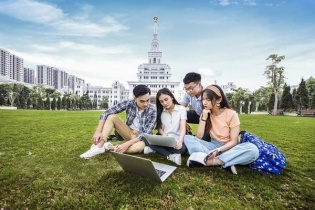 So sánh các kênh đầu tư của thế hệ ông bà cha mẹ và Gen Z