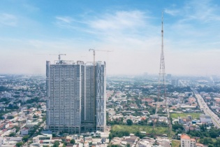 Căn hộ biểu tượng Bình Dương thay “áo” mới, ráo riết hoàn thiện tiến tới bàn giao