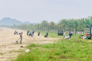 Phát triển du lịch bền vững nhìn từ câu chuyện rác thải trên vịnh Hạ Long