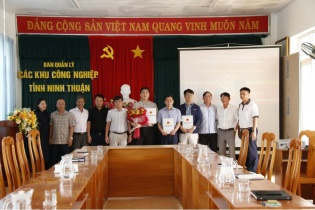Trao Giấy chứng nhận đầu tư cho dự án FDI dệt may tại Ninh Thuận