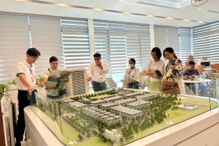 Giá chung cư Hà Nội đắt đỏ, nhiều người chớp cơ hội sở hữu bất động sản ven đô