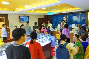 TP.HCM: Người dân xếp hàng mua vàng