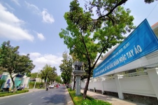 TP.HCM ngày đầu tiên cách ly toàn xã hội: Nơi nườm nượp, chỗ vắng vẻ