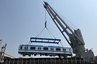 TP.HCM: Thêm 2 đoàn tàu của tuyến Metro số 1 cập cảng Khánh Hội