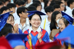 [Ảnh] Lấp lánh những nụ cười của học sinh Trường THPT chuyên Lê Hồng Phong