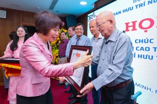 Thứ trưởng Nguyễn Thị Bích Ngọc chúc Tết cán bộ cao tuổi ngành Kế hoạch và Đầu tư