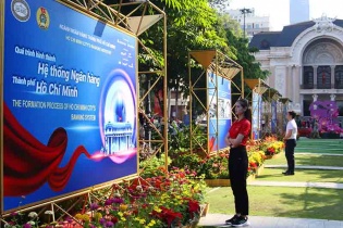 Những hình ảnh, tư liệu quý của ngành ngân hàng ra mắt người dân TP.HCM
