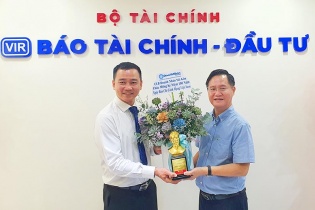 Câu lạc bộ Doanh nhân Sài Gòn đến thăm, chúc mừng Báo Tài chính - Đầu tư 