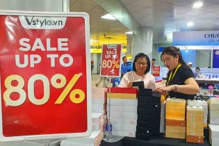 [Ảnh] Lần đầu tiên TP.HCM tổ chức siêu sale hàng hiệu dưới ga ngầm Metro Bến Thành 