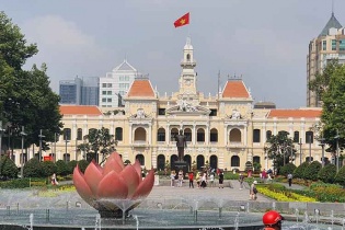 [Ảnh] TP.HCM “thay áo mới” khu vực trung tâm phục vụ người dân vui Xuân Bính Ngọ 2026