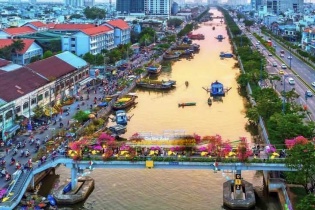 [ Ảnh ] Chợ hoa Xuân Trên bến dưới thuyền rộn ràng trước ngày khai mạc