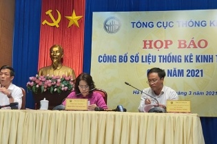 Nhiều gam màu xám trong bức tranh về lao động, việc làm