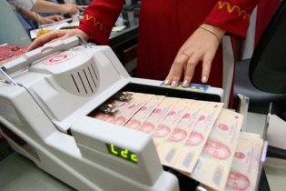 Vốn ngoại tìm đường vào ngân hàng nội