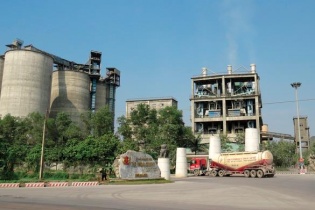Xi măng dồn vốn về Nghệ An