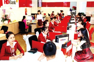 Cạnh tranh lãi vay trong mùa kinh doanh cao điểm cuối năm