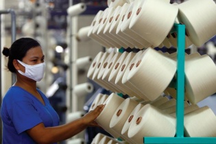 Xuất khẩu sợi tăng nhanh nhưng chưa vui