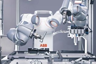 “YuMi” - robot 2 cánh tay có khả năng phối hợp làm việc với con người