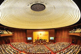 Quốc hội và quyền "bú tí mẹ" của những công dân “nhí”