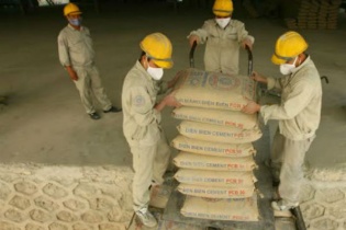 Xuất khẩu xi măng 2015 khó cán đích 20 triệu tấn