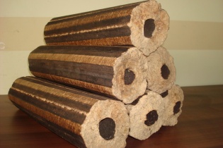 Ý tưởng khởi nghiệp: Củi trấu thay thế than củi, than đá