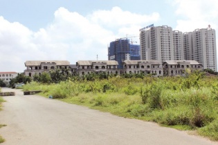 Bất động sản TP. HCM: Để khu Đông không còn dự án "treo"