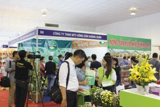 Khai màn hội chợ nông sản và thực phẩm sạch