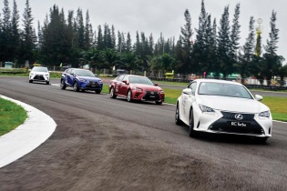 Lexus: Tinh tế trao tặng khách hàng