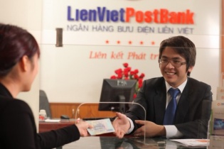 Nhịn cổ tức để tăng vốn, xử lý nợ xấu