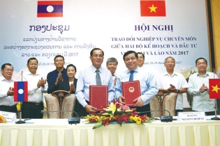 Việt - Lào chung tay hỗ trợ nhà đầu tư