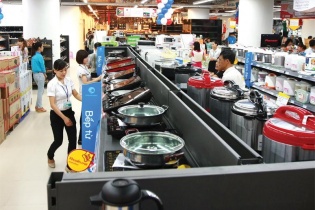 “Ông lớn” hàng gia dụng không yên với “người tí hon”
