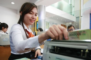 Rủi ro gia tăng nếu cứ “bóc ngắn cắn dài”