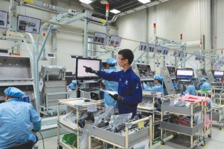 Máy móc sẽ hỗ trợ con người nâng cao hiệu suất lao động