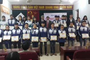 Học bổng Giải golf Vì trẻ em Việt Nam đến với học sinh nghèo vượt khó tại Hà Tĩnh