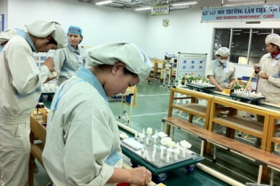 Khuyến nghị chính sách công nghiệp hóa đảm bảo lợi ích cho lao động nữ