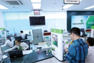 Được bật đèn xanh bán vốn, ông lớn ngân hàng vui mở cờ