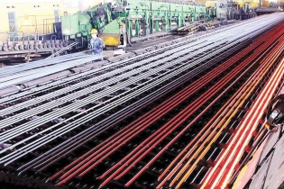 Ngành thép bận rộn với đơn hàng xuất khẩu