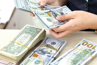 Tiếp tục siết dần tín dụng ngoại tệ