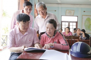Dưỡng mạch nguồn vốn xoay chuyển đói nghèo
