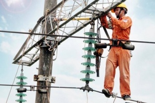 Chớm hè, tiêu thụ điện đã chót vót